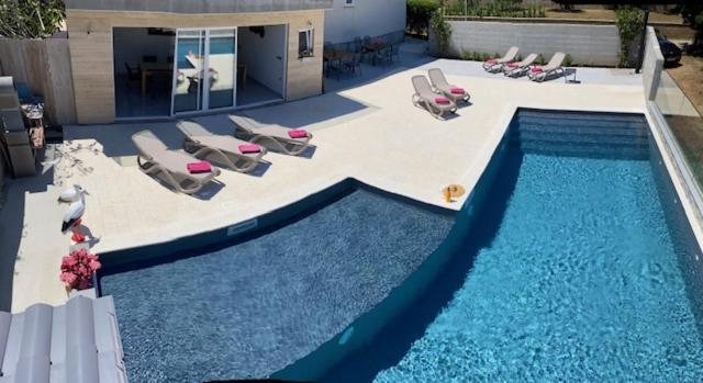 Croliday Apartment With Pool Nin Врси Екстер'єр фото