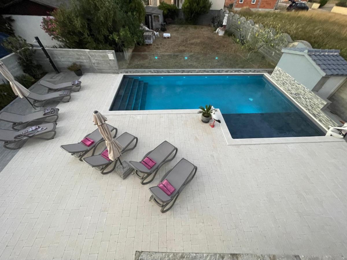 Croliday Apartment With Pool Nin Врси Екстер'єр фото