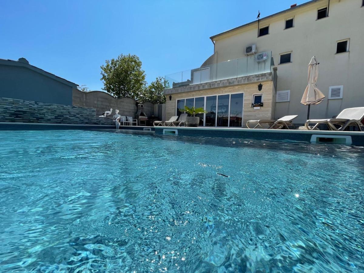 Croliday Apartment With Pool Nin Врси Екстер'єр фото